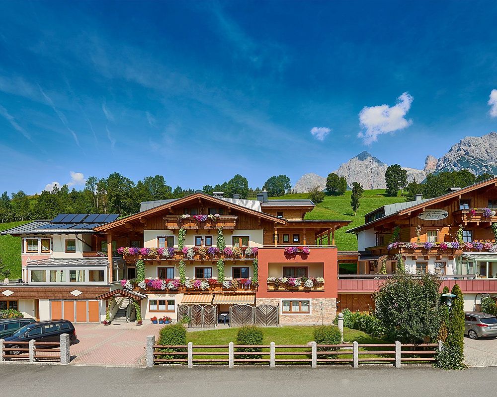 Traditionelles Alpenhotel